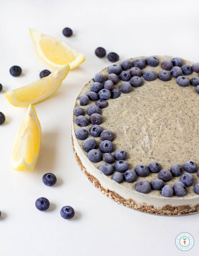Earl Grey Lemon Cheesecake - Vegan, gluten-free and raw. Only 10 ingredients needed! | glutenfreeveganpantry.com