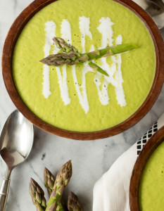 Creamy Asparagus and Leek Soup - Vegan + Gluten-free | glutenfreeveganpantry.com
